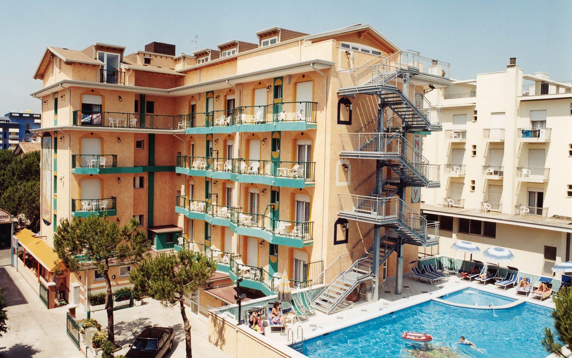 Kennedy Hotel 3*