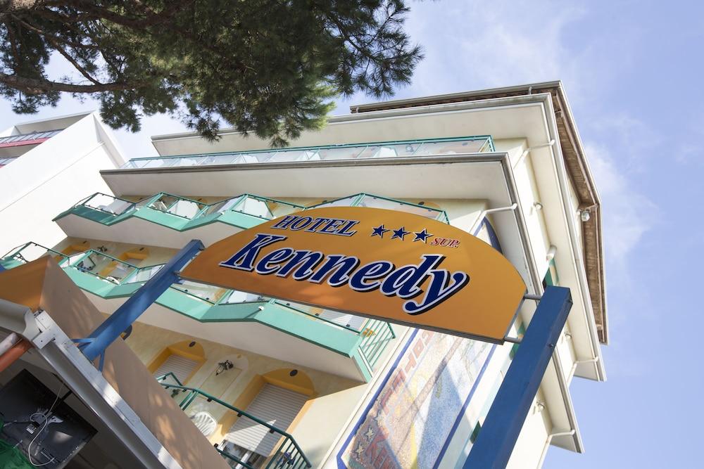 Kennedy Hotel 3*