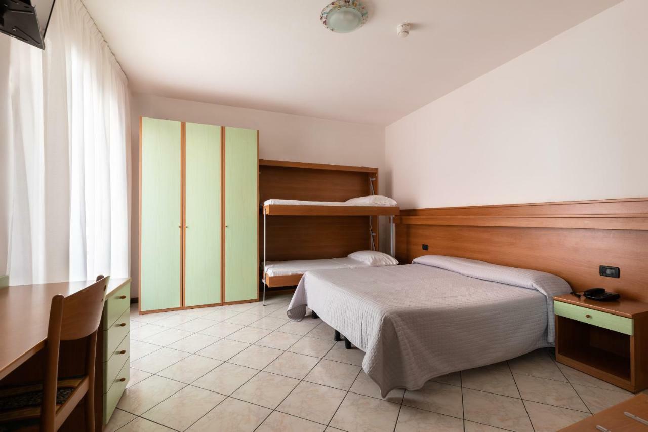 Kennedy Hotel 3*